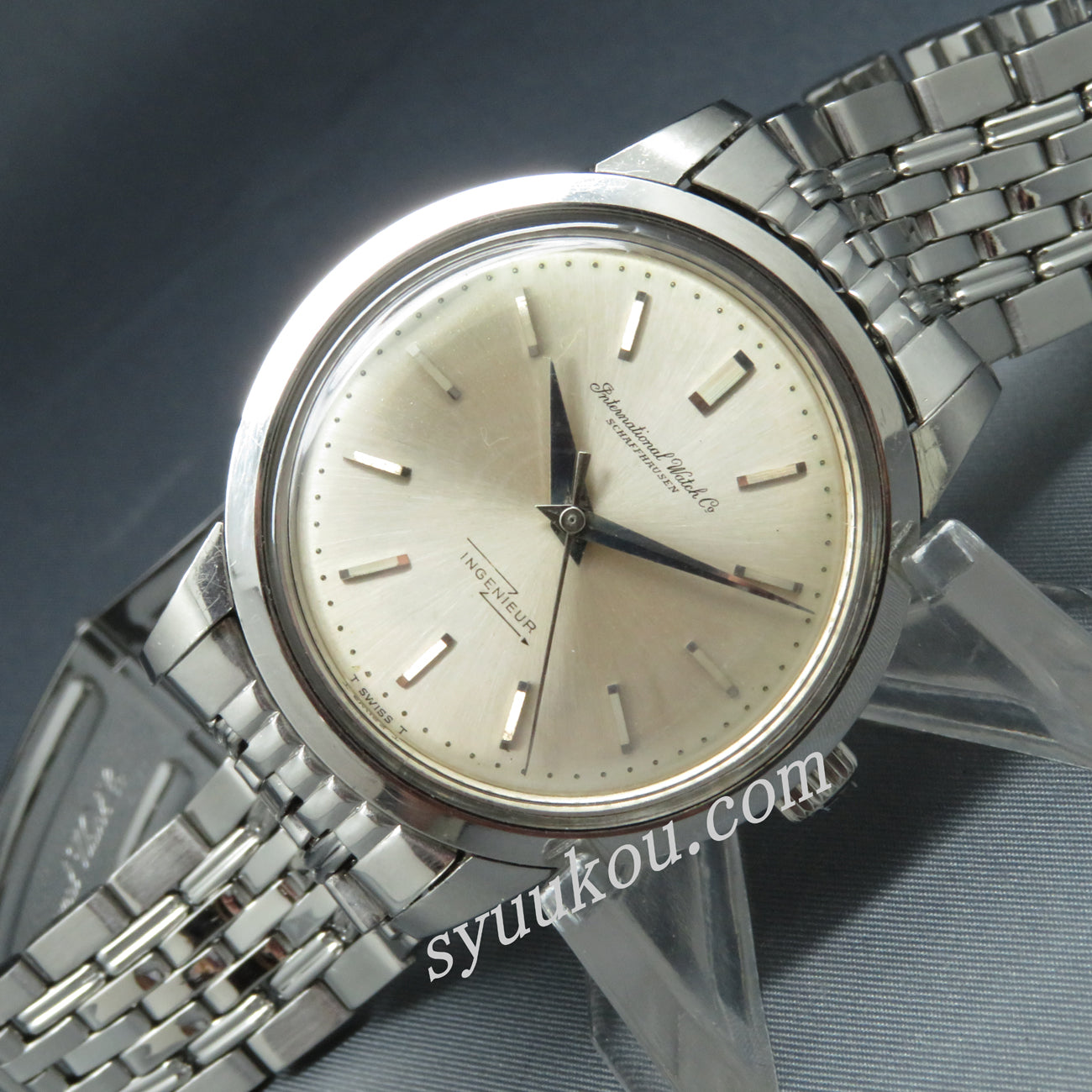 IWC Ref.666 インジュニア SS製NONカレンダー ダイヤルヤケ、ケース小傷軽い腐食有り Ｃａｌ・８５３／自動巻 １９６３年製造・若干年代の異なるゲイフレアー製純正ブレス付