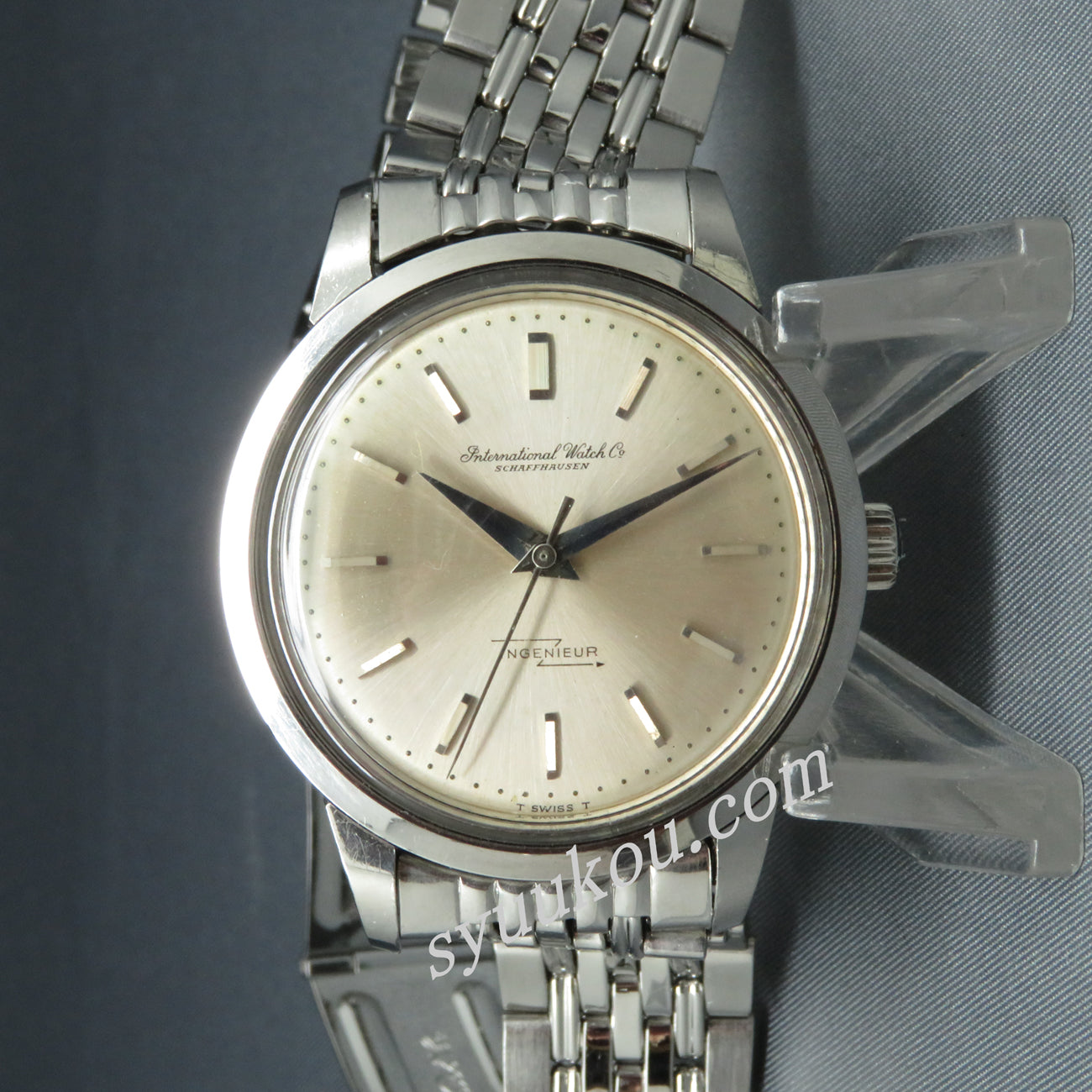 IWC Ref.666 インジュニア SS製NONカレンダー ダイヤルヤケ、ケース小傷軽い腐食有り Ｃａｌ・８５３／自動巻 １９６３年製造・若干年代の異なるゲイフレアー製純正ブレス付
